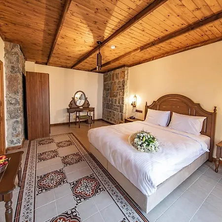 Foleya Mountain & 3*