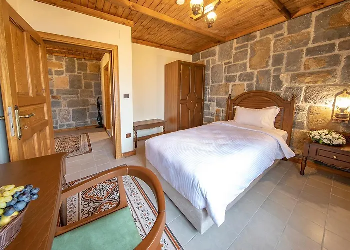 Foleya Mountain & Hotel